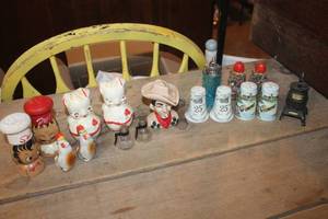 lot 5348 image: Vintage Salt and Pepper Shakers