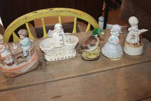 lot 5351 image: Vintage Musical Figurines untested & More