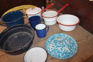 lot 5353 image: Vintage Enamelware Pans and More