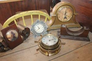 lot 5364 image: Vintage Clocks untested and More