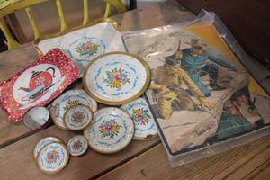 lot 5384 image: Vintage Metal Childrens Dishes and Puzzle
