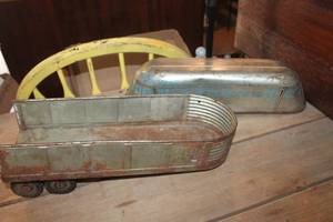 lot 5388 image: Vintage Structo Trailer and More
