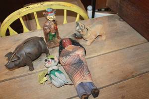 lot 5390 image: Vintage Cast Iron Pig Bank and More