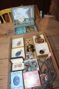 lot 5394 image: Vintage Jewelry Box and Jewelry & More
