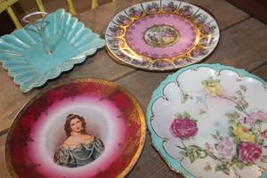 lot 5405 image: Vintage Dcor Plates and More