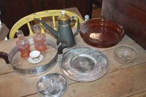 lot 5418 image: Vintage Pink Glass Salt & Pepper Shakers & More