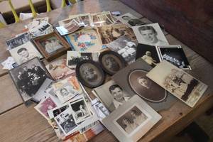 lot 5419 image: Vintage Black and White Pictures and More