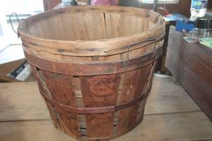 lot 5439 image: Antique Bushel Baskets