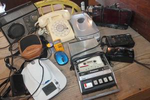 lot 5442 image: Vintage Telephone, Cameras and More