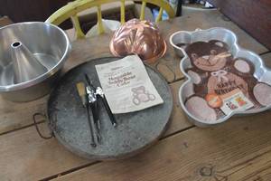 lot 5467 image: Wilton Bear Cake Pan, Warming Stone and More
