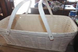 lot 5471 image: Vintage Basket Bassinet