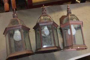 lot 5476 image: 3 Outdoor House Lights