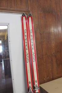 lot 5478 image: Vintage Snow Skis