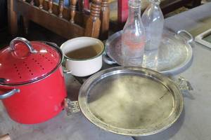 lot 5485 image: Vtg. Metal Serving Trays, Milk Bottles & More