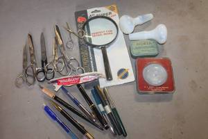lot 5488 image: NIP Magnifying Glass and More