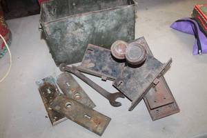 lot 5493 image: Door Knobs and More