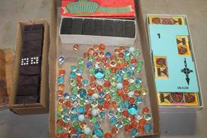 lot 5494 image: Vintage Marbles, Dominoes and More