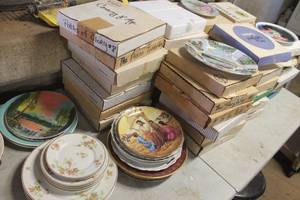 lot 5507 image: Large Lot of Dcor Plates