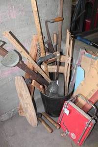 lot 5508 image: Contents of Corner