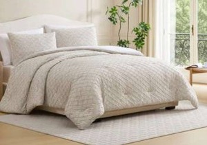 lot 13097 image: Avocado Organic Cotton 3 Piece Coverlet Set Queen Herringbone Matelass