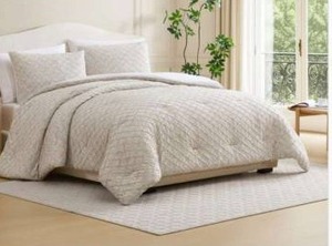 lot 13119 image: Avocado Organic Cotton Quilted Bedding Set w Two Pillow Shams Cream
