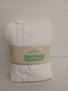 lot 13129 image: Grandeur Hospitality 6-Pack White Cotton Bath Towels 30in x 54in