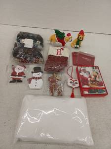 lot 13134 image: Miscellaneous Christmas Decor Lot