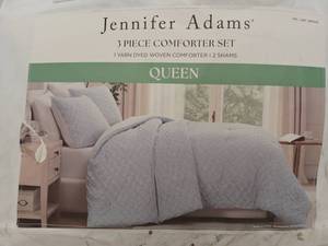 lot 13155 image: Jennifer Adams 3-Piece Queen Comforter Set Yarn Dyed Woven w 2 Shams