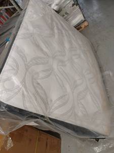 lot 13165 image: Essentials 12 Inch Hybrid Matress, Full