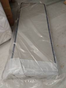 lot 13166 image: 1 Piece For Split Queen 9in Mattress Foundation Box Spring, (Incomplete)