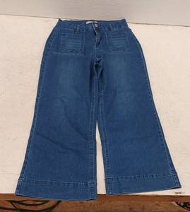 lot 13169 image: Wide-Leg Capri Jeans, Size Medium