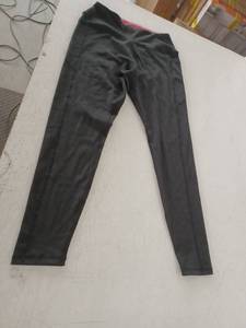 lot 13248 image: Alamking Womens XL Black Cropped Leggings with Pink Waistband Lining