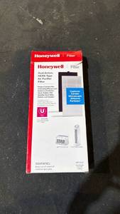 lot 125 image: Honeywell HEPA-Type Air Purifier Filter U Replacement HRF201B - Retail $20