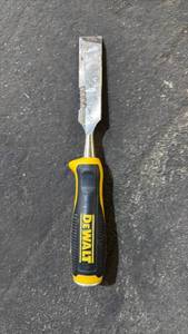 lot 128 image: DeWalt Chisel 1 in 25 mm - Retail $30