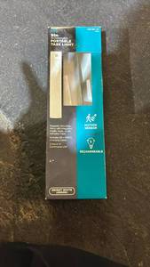 lot 179 image: 9 in Rechargeable LED Portable Task Light 4000K - Retail $20