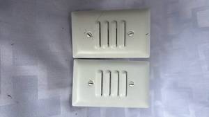 lot 2089 image: Lot of 2 Louvered Wall Plate Devices with Mounting Bracket, Label 04 R&nbsp