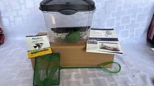 lot 2137 image: Aquarium Tank with Black Lid, Fish Net and Aqueon Tropical Flakes 0.25 g&nbsp