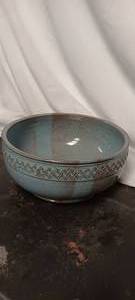 lot 36178 image: Roseville Venetian fire proof stoneware bowl