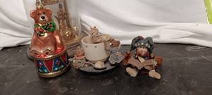 lot 36187 image: Prissie Sissie and Missie Fixing Tea for Three, Fitz and Floyd blown glass Christmas ornament