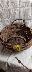 lot 36359 image: Rustic handmade woven basket
