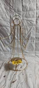 lot 36368 image: Gold Toned Wire and Metal Angle figurine candle holder
