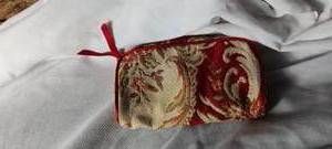 lot 36132 image: Red Purse