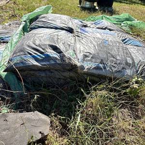 lot 16 image: Scotts Best Mulch 2 Cu Ft Nature Scapes Color Guard Lot