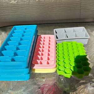 lot 23 image: Assorted Ice Cube Tray Lot Mixed Set