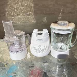 lot 26 image: Cuisinart SmartPower Duet Blender Food Processor with Glass Jar and Work Bowl