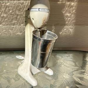 lot 30 image: Hamilton Beach Classic Drink Mixer with Cup