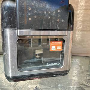 lot 31 image: Insignia Countertop Oven with Glass Door
