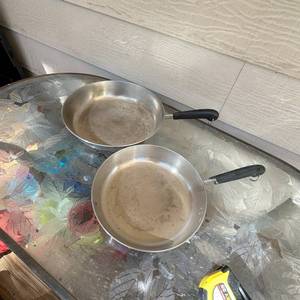 lot 39 image: Frying Pan Skillet Lot of 2 With Black Handles