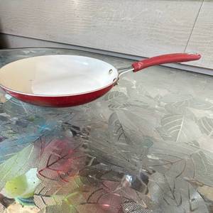 lot 40 image: The Pioneer Woman Frying Pan 2919TBT