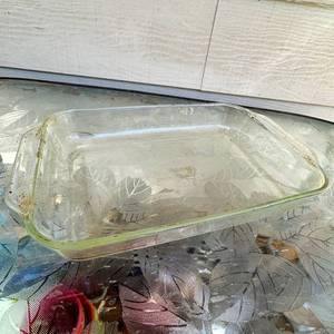lot 42 image: Pyrex Glass Baking Dish 3 Qt 233-R